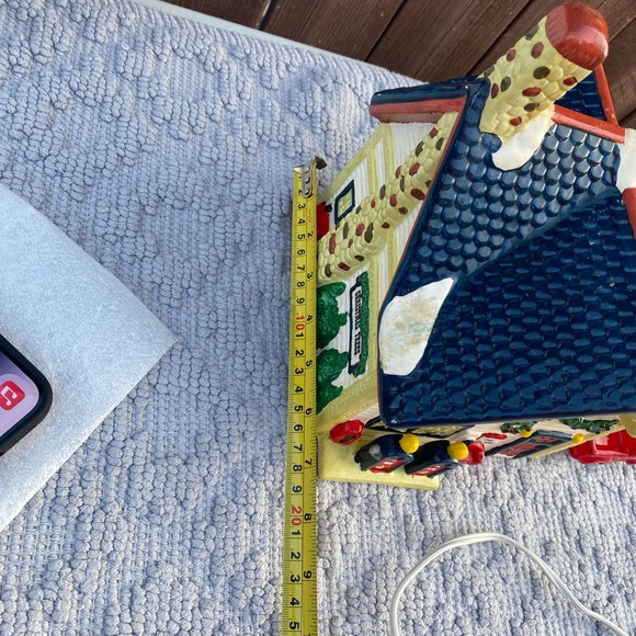 Vintage Christmas Village Gas & Grocery Store building Lighted Accent - Picture 4 of 13